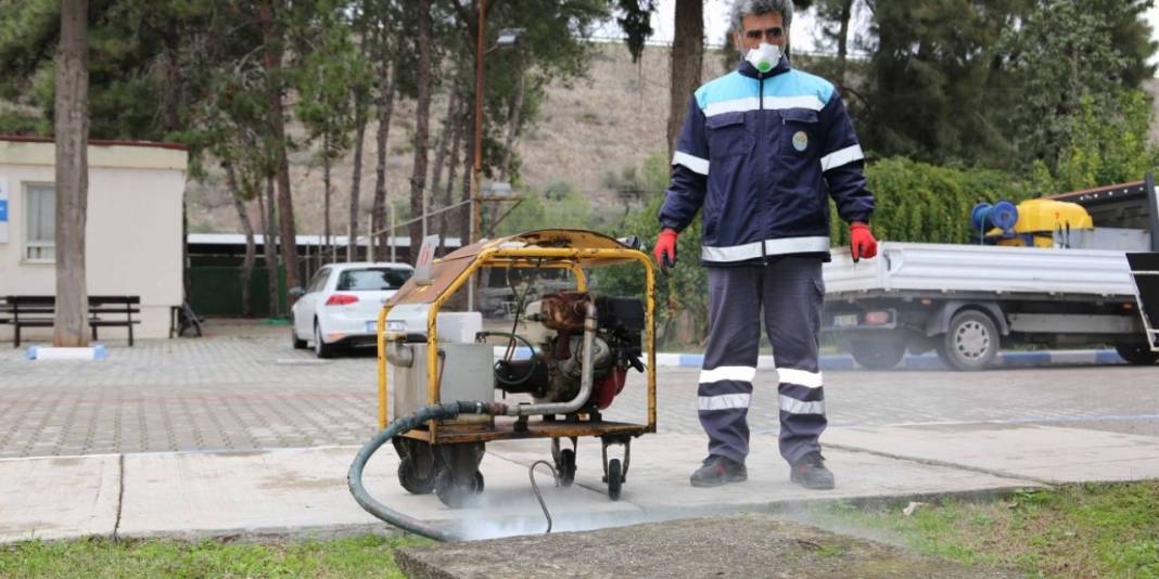 Alanya ekipleri iş başında! Sokaklar ilaçlanıyor! 3