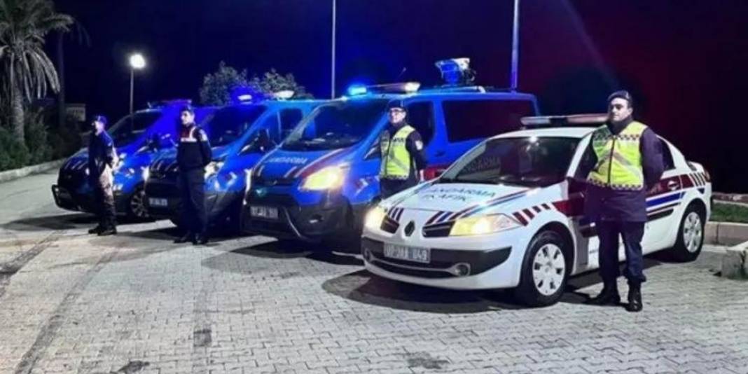 Alanya'da jandarma ekipleri sıkı denetimde: Okul çevreleri kontrol edilliyor 4