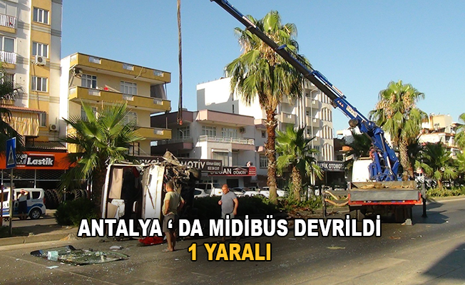 Antalya'da midibüs devrildi: 1 yaralı