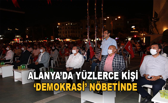 Alanya'da yüzlerce kişi ‘demokrasi' nöbetinde