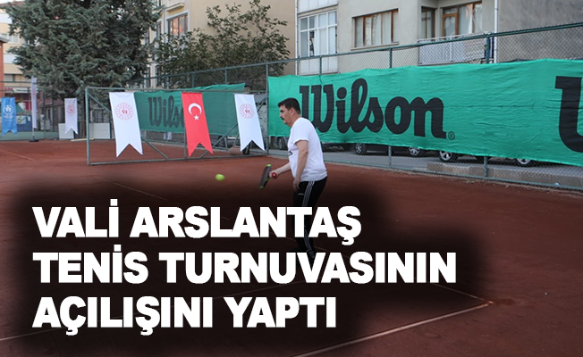 Vali Arslantaş, 29 Ekim Cumhuriyet Bayramı tenis turnuvasının açılışını yaptı.