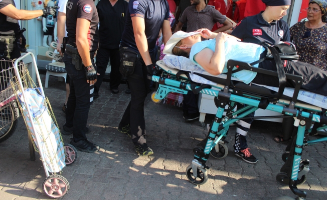 Kaldırımda Yürüyen Kadının Üzerine Pazar Arabası Düştü