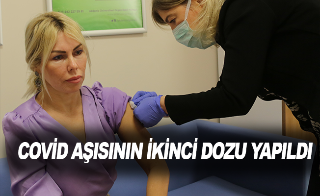 Akdeniz Üniversitesi Rektörü Özkan'a, Covid aşısının ikinci dozu yapıldı