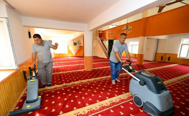Manavgat Belediyesi'nden camilerde temizlik