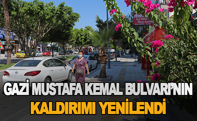 Gazi Mustafa Kemal Bulvarı’nın kaldırımı yenilendi