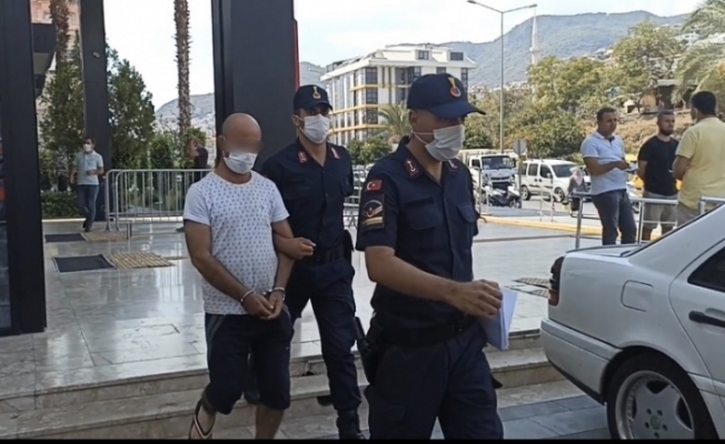 Alanya’da cinci hoca tutuklandı