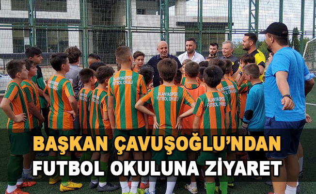 Başkan Çavuşoğlu’ndan futbol okuluna ziyaret