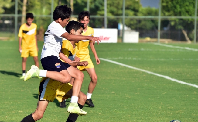 U14 Futbol Turnuvası’nda Zafer Kupası Özer Spor’un