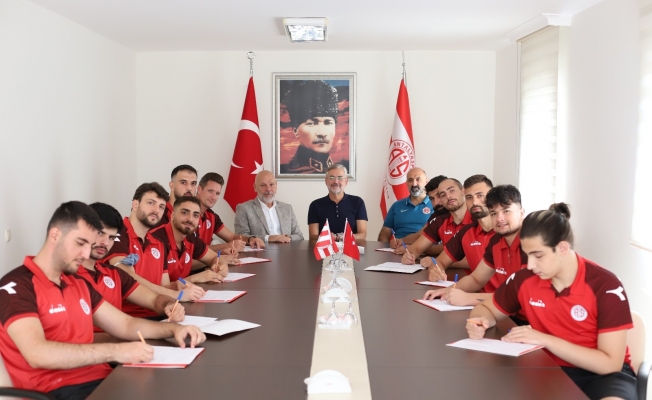 Antalyaspor hentbol takımı 11 oyuncu ile sözleşme imzaladı