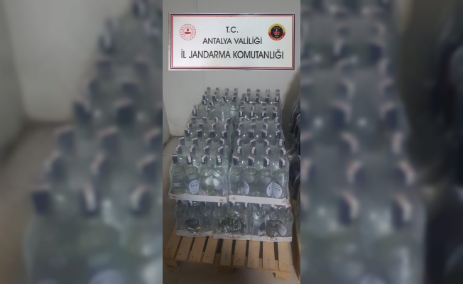 Antalya’da otelde 332 litre sahte içki ele geçirildi