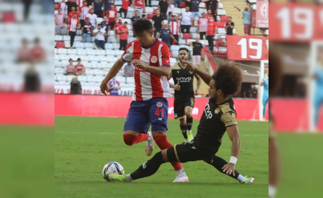 Süper Lig: FT Antalyaspor: 0 - Yeni Malatyaspor: 0 (İlk yarı)