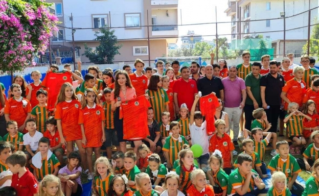 Alanyaspor, Rus Okulunda öğrencilerle bir araya geldi