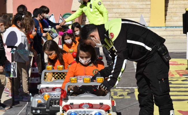 Mobil trafik eğitim tırı Burdur’da