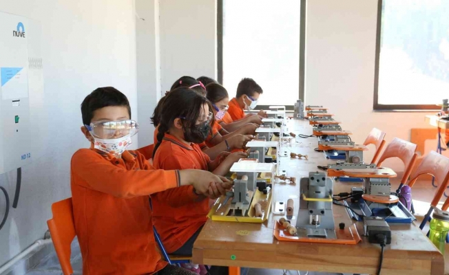 Antalya Bilim Merkezi’nin kapıları öğrencilere açıldı