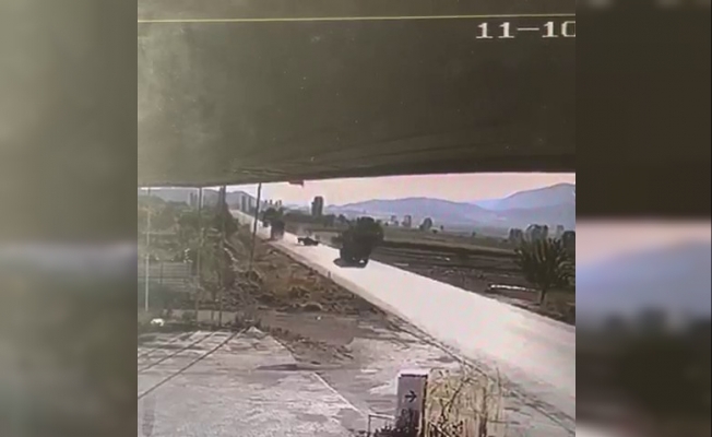 Burdur’da tırla, traktörün çarpıştığı kaza anı güvenlik kamerasında