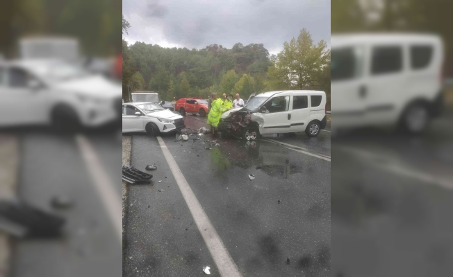 Antalya’da yağış trafik kazalarına sebep oldu: 6 yaralı