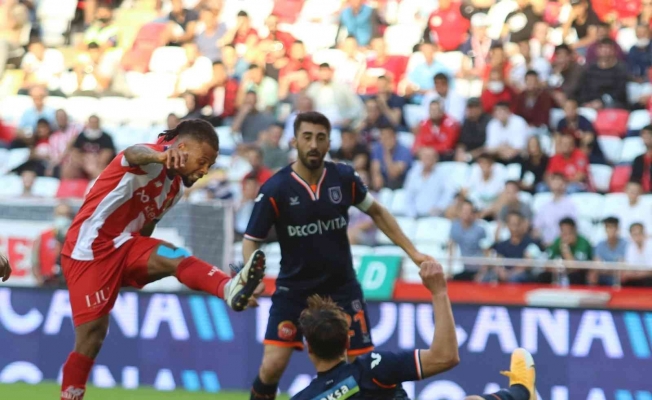 Süper Lig: FT Antalyaspor: 1 - Başakşehir: 2 (Maç sonucu)