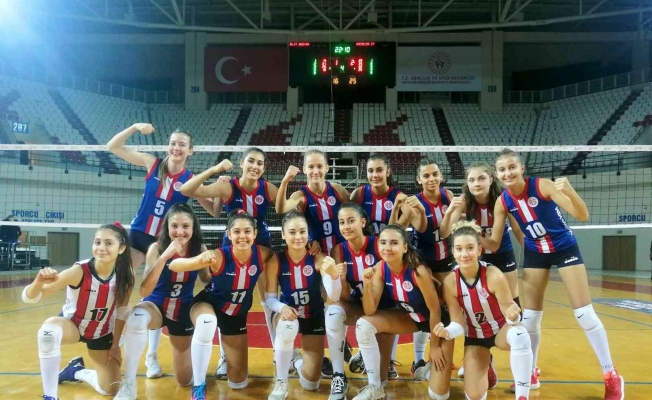 Antalyaspor Genç Kız Voleybol Takımı’ndan farklı galibiyet