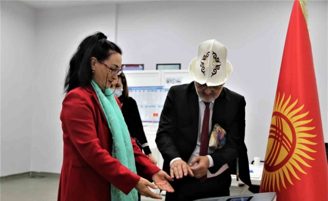 Antalya’da Kırgızistan vatandaşlarının ilk kez oy kullanma sevinci