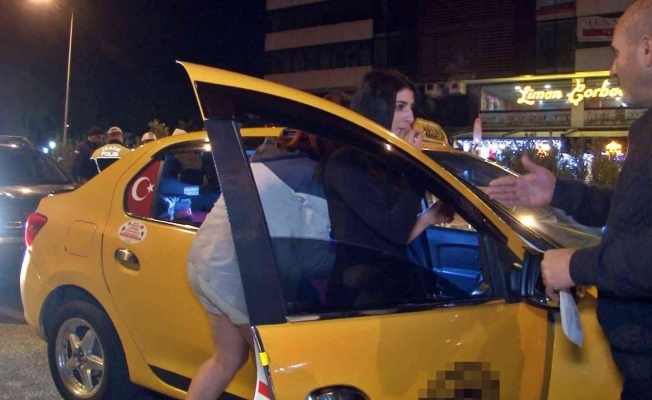 Uygulamaya takılan taksideki genç kız ile polisin ‘sabır’ sınavı