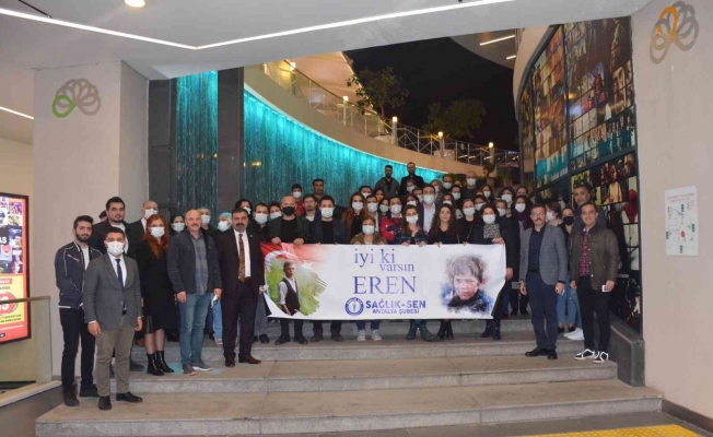 Antalya’da sağlık çalışanları ‘Kesişme: İyi Ki Varsın Eren’  filmini izledi