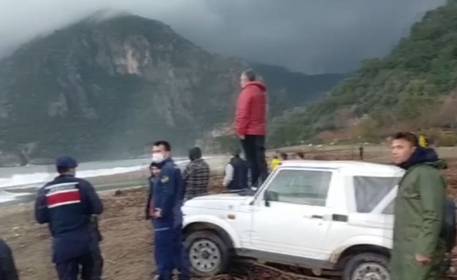 Antalya’da bir kişinin denize sürüklendiği ihbarı ekipleri alarma geçirdi
