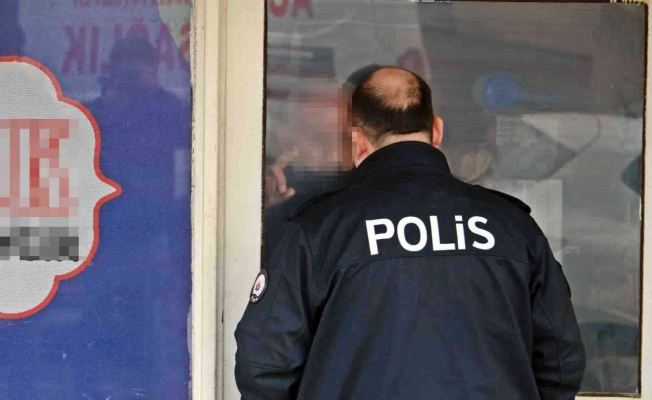 Müzakereci polisin bir sözü, kilitli kapıyı açtırdı
