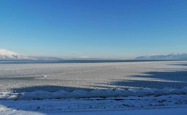 Türkiye’nin 4. büyük gölü Eğirdir buz tuttu