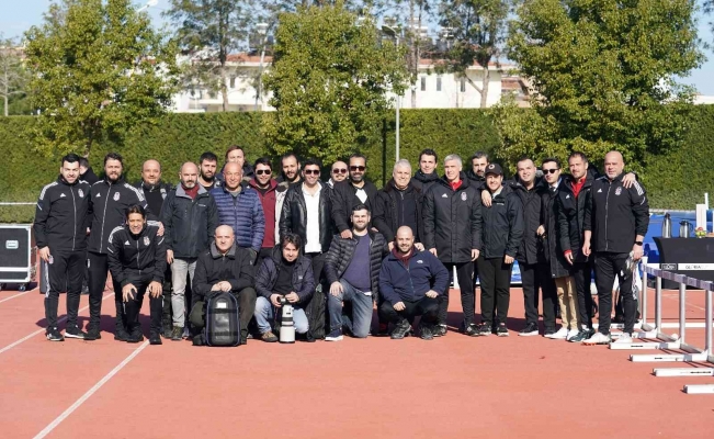Beşiktaş teknik ekibi, basın mensuplarıyla aynı karede!