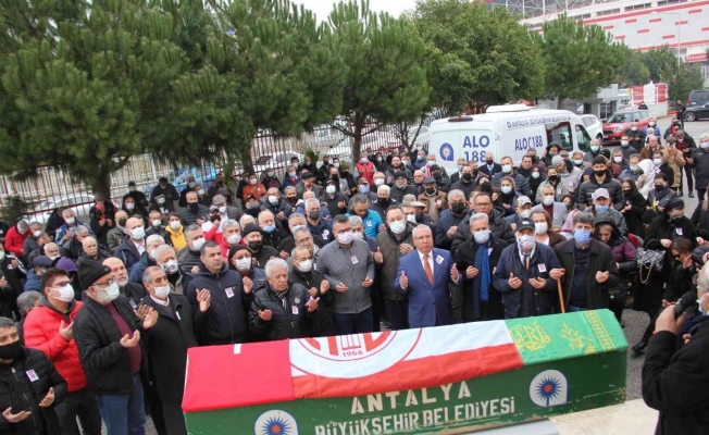 Antalyaspor’un eski futbolcusu Oral Yenigün törenle toprağa verildi
