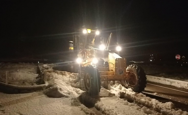 Kepez’den ilçe belediyelere kar temizleme desteği