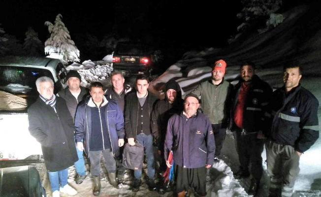 Antalya’da kar ve tipiye yakalanan 5 kişi, Büyükşehir ekipleri tarafından kurtarıldı