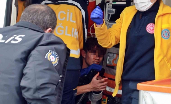 Antalya’da gençlerin kız kavgasında kan aktı: 1 yaralı