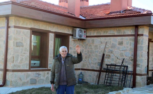 Yanan evi 21 günde yeniden inşa edilen 80 yaşındaki İbrahim Deniz’den, karantinada olan Bakan Kurum’a duygulandıran mesaj