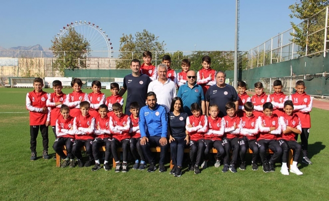 Antalyaspor U12 futbol takımı Litvanya’ya uçtu