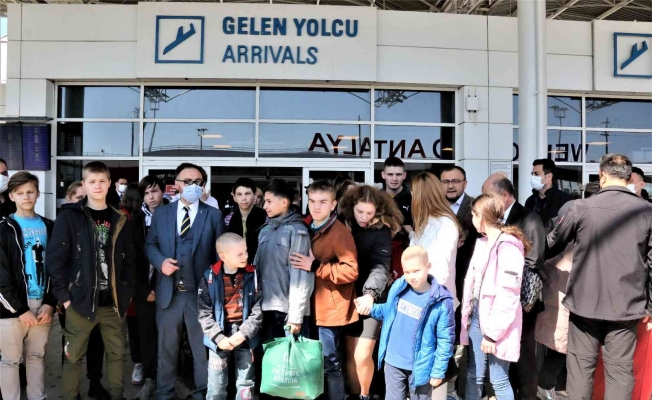 Ukrayna’da yetimhanelerdeki 159 çocuk Türkiye’ye geldi