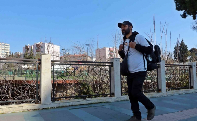 Eşinin Amerika’ya götürdüğü ve 6 yıldır göremediği oğlu için yürüyerek Türkiye’yi dolaşıyor