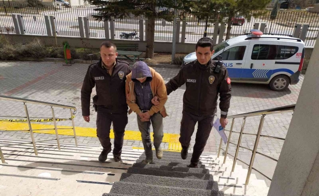 Antalya’da 8 yıl 9 ay kesinleşmiş  hapis cezası ile aranan şahıs yakalandı