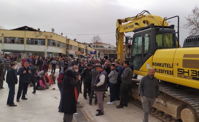 Antalya’da kapalı pazar yerinde yıkım gerginliği
