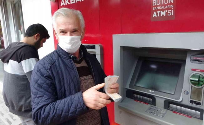 ATM’de para çekmek isterken bulduğu 3 bin 400 TL’yi  karakolda sahibine teslim etti