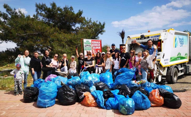 Antalya’da Rus ve Ukraynalı vatandaşlar el ele çöp topladı