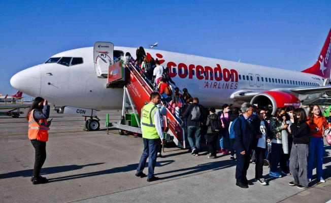 İlk defa uçak yolculuğu yapan çocuklar, Çanakkale gezisi ve Solo Türk gösterisiyle bayramlarını erken yaşadı