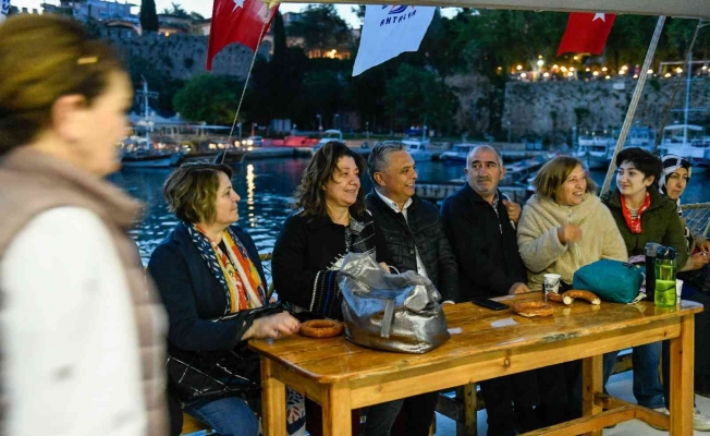 Muratpaşa Belediyesi’nin öncülüğünde dilekler Akdeniz’le buluştu