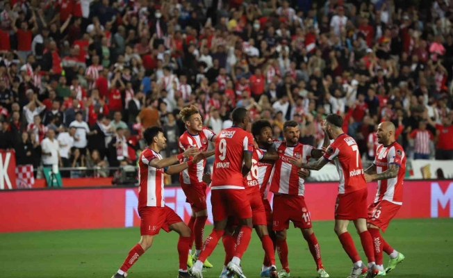 Spor Toto Süper Lig: Antalyaspor: 2 - Konyaspor: 2 (İlk yarı)