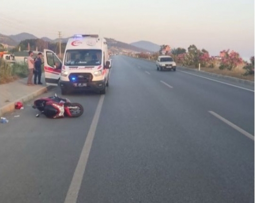 Alanya’da motosikletin lastiği patladı: 2 yaralı