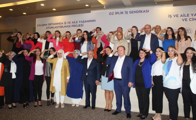 Hak İş Başkanı Arslan ve kadınlardan Mehmetçik'e asker selamı