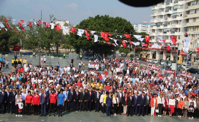 Antalya’da "19 Mayıs" etkinlikleri Atatürk Anıtı’na çelenk sunumuyla başladı