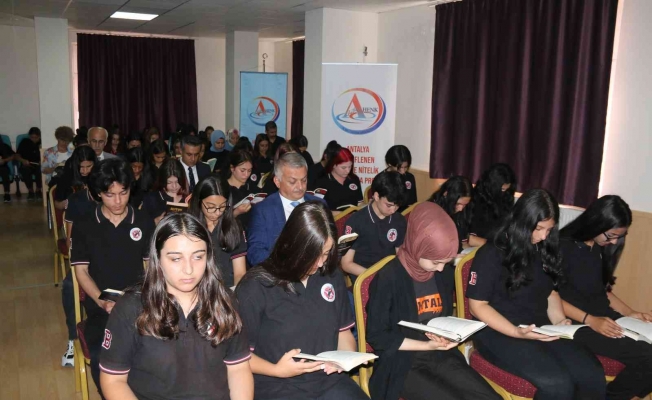 Antalya’da 33 bin öğrenciye kitap hediye edilecek