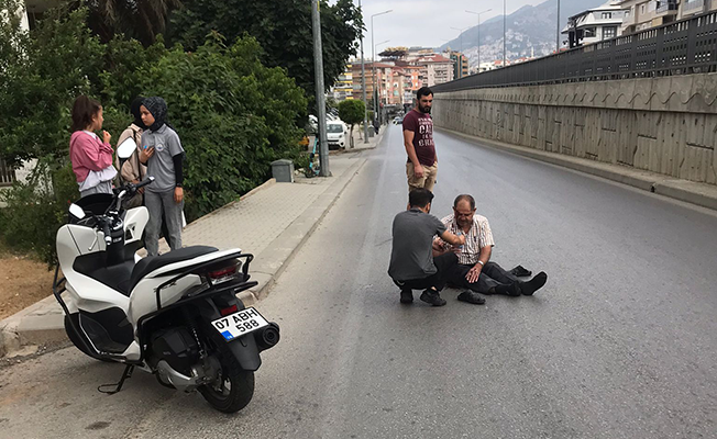 Alanya'da motosiklet sürücüsü yaralandı