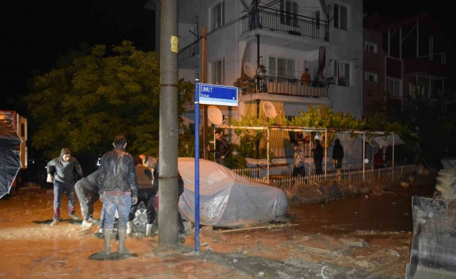 Burdur’da sağanak yağış nedeniyle 30 evi su bastı: 1 ölü, 3 yaralı